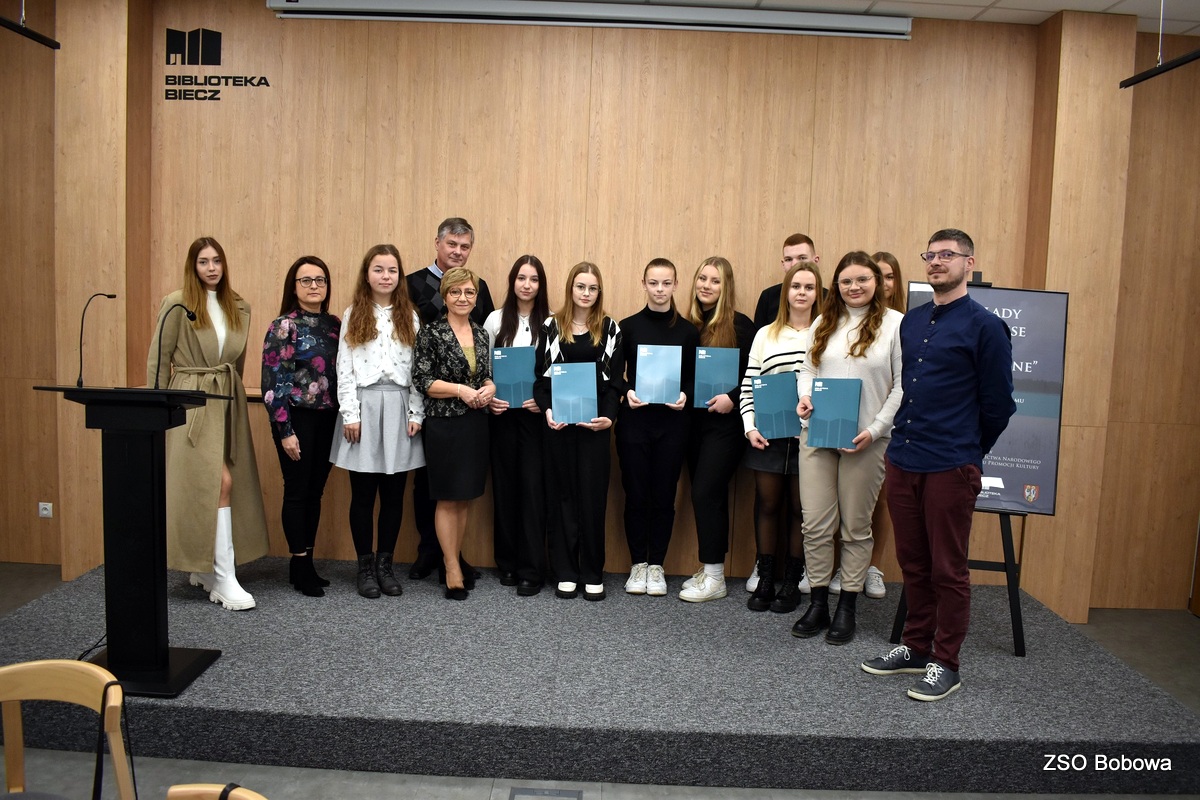 Całe podium dla uczniów ZSO Bobowa!