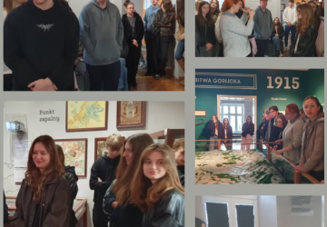 Uczniowie ZSO w Bobowej na muzealnej lekcji historii