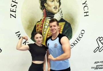 Powiatowe Zawody Szkół Ponadpodstawowych w wielokrotnym wyciskaniu sztangi leżąc